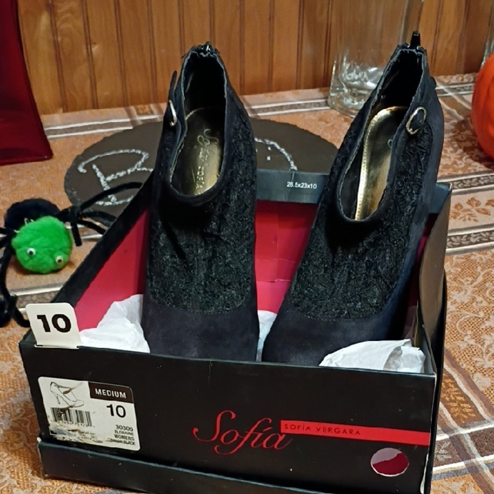 Sofia by Sofia Vergara Elegant Black Ankle Booties